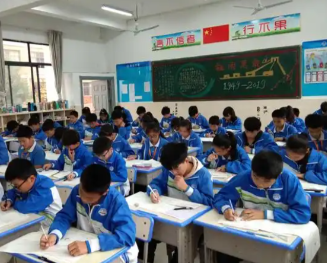 采用名校薄弱校新建校合作校的办学形式辐射带动多校区协同